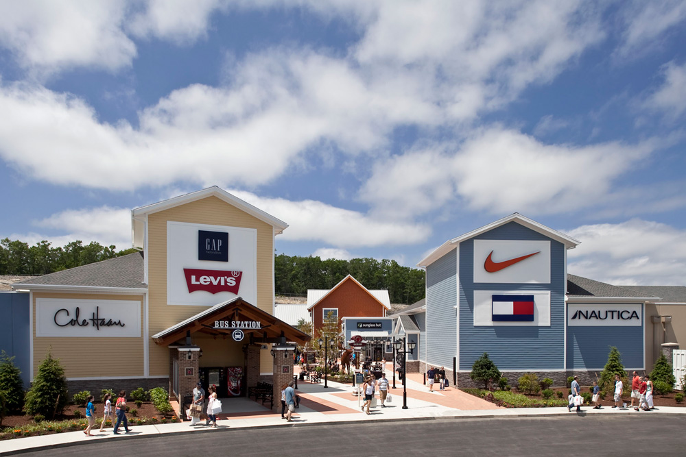 About Merrimack Premium Outlets® - A Shopping Center in Merrimack, NH - A Simon Property