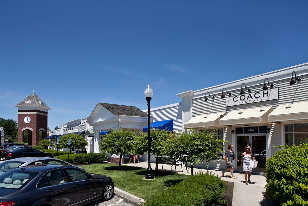 Lee Premium Outlets - Outlet mall in Massachusetts. Location & hours.