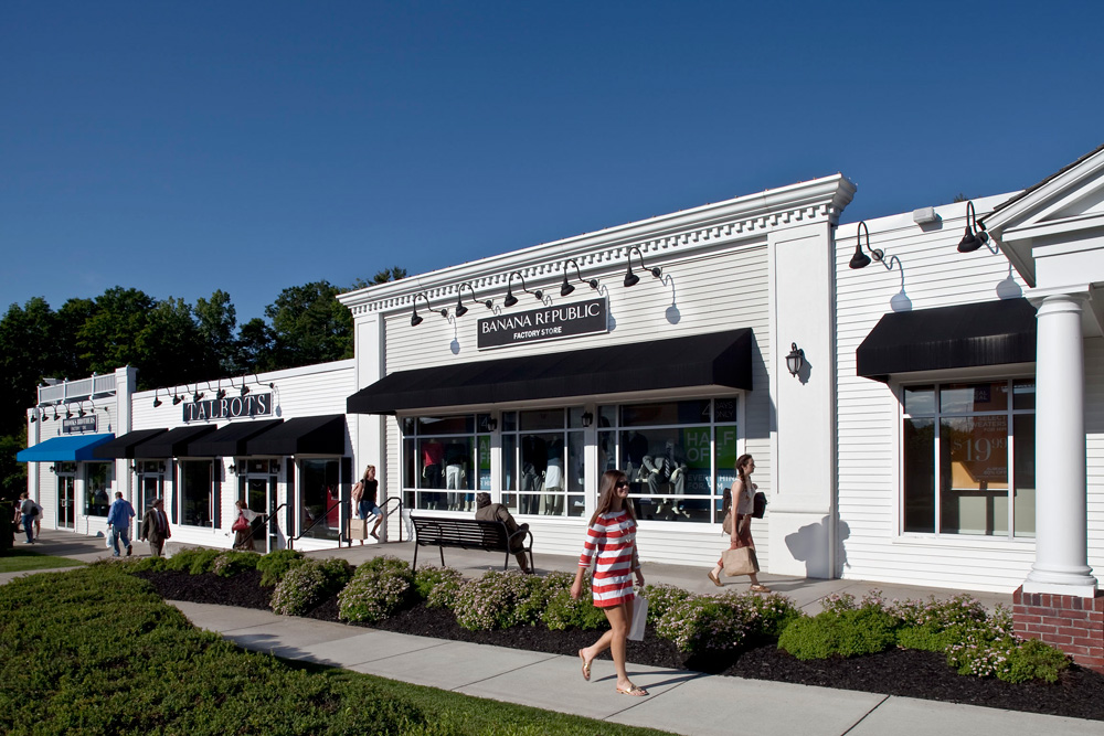 Lee Premium Outlets - Outlet mall in Massachusetts. Location & hours.