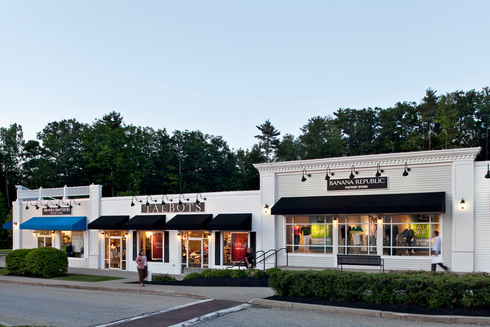 Lee Premium Outlets - Outlet mall in Massachusetts. Location & hours.