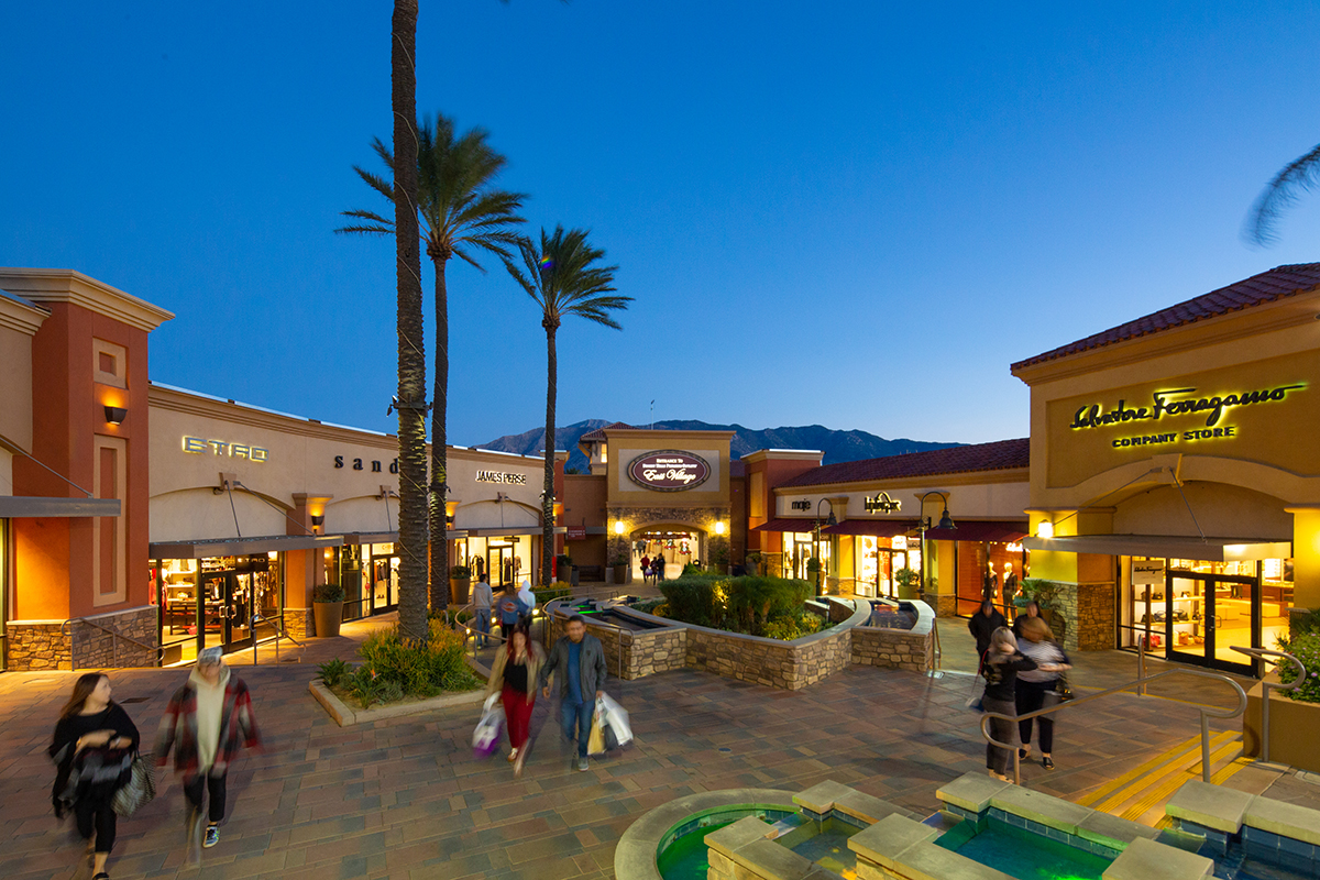About Desert Hills Premium Outlets® - A Shopping Center in Cabazon, CA - A Simon Property