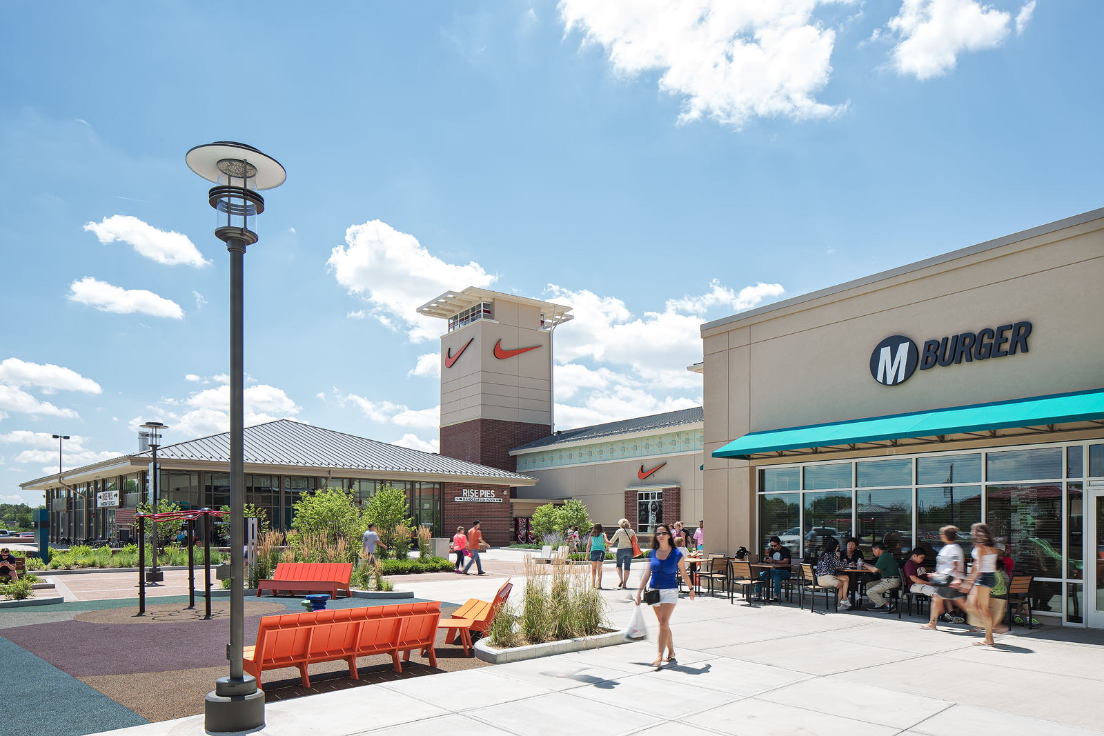 About Chicago Premium Outlets® - A Shopping Center in Aurora, IL - A Simon Property