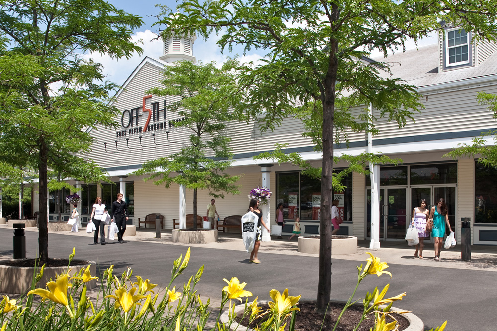 aurora outlet mall