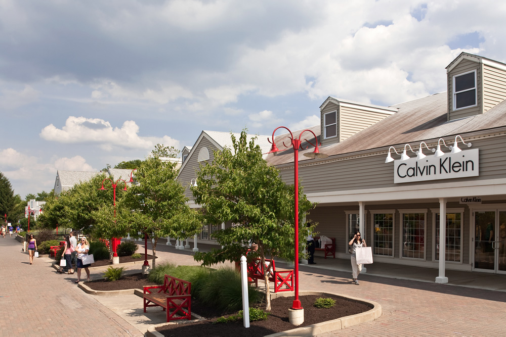 aurora outlet mall stores